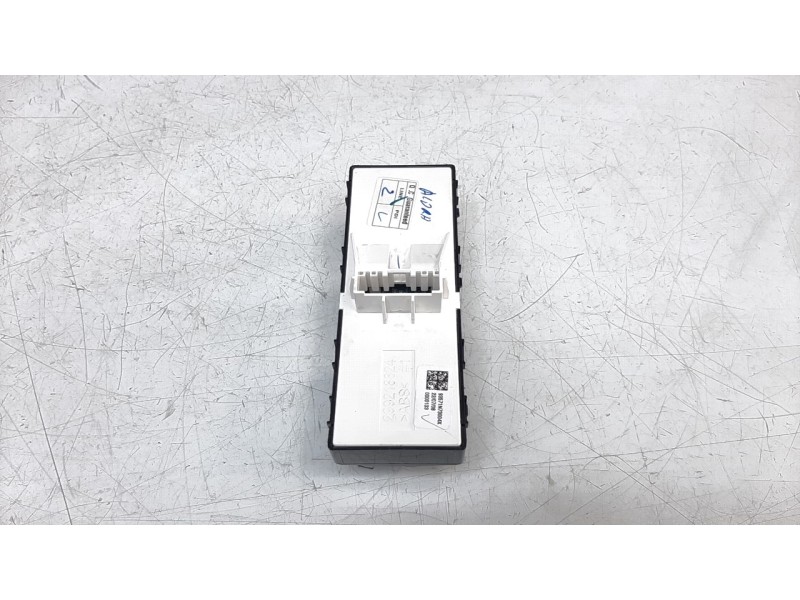 Recambio de mando elevalunas delantero izquierdo para hyundai tucson (nx) klass 2wd referencia OEM IAM 93571N73004X  