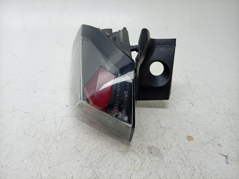 Recambio de piloto trasero izquierdo para peugeot 2008 ii (ud_, us_, uy_, uj_, ur_, uc_) 1.2 puretech 100 referencia OEM IAM  98