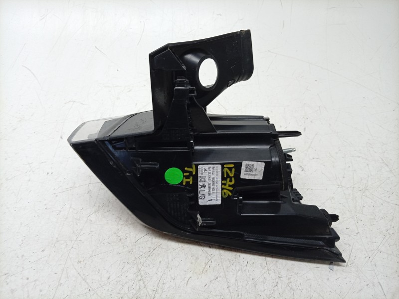 Recambio de piloto trasero izquierdo para peugeot 2008 ii (ud_, us_, uy_, uj_, ur_, uc_) 1.2 puretech 100 referencia OEM IAM  98