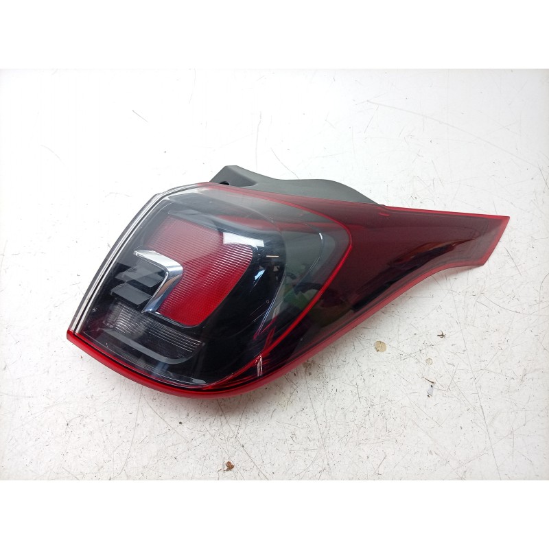 Recambio de piloto trasero derecho para opel crossland x / crossland (p17, p2qo) 1.2 (75) referencia OEM IAM  39137520 