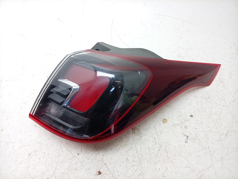 Recambio de piloto trasero derecho para opel crossland x / crossland (p17, p2qo) 1.2 (75) referencia OEM IAM  39137520 