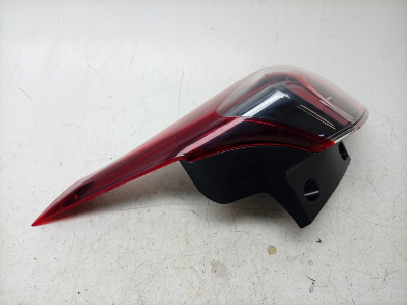 Recambio de piloto trasero derecho para opel crossland x / crossland (p17, p2qo) 1.2 (75) referencia OEM IAM  39137520 