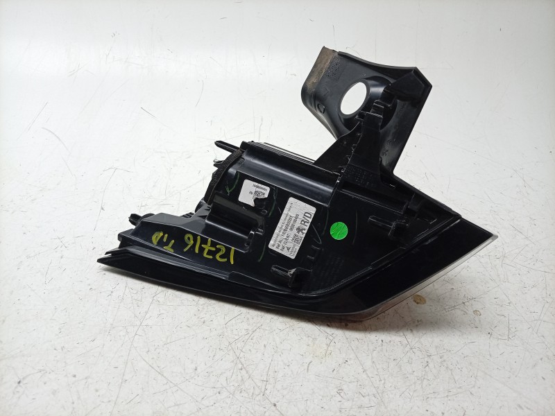Recambio de piloto trasero derecho para peugeot 2008 ii (ud_, us_, uy_, uj_, ur_, uc_) 1.2 puretech 100 referencia OEM IAM  9838
