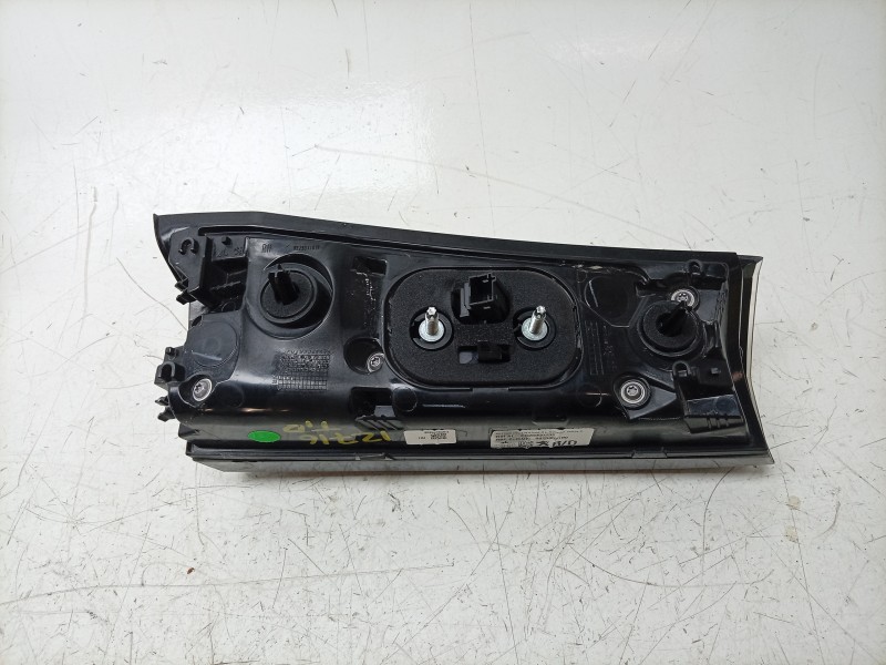 Recambio de piloto trasero derecho interior para peugeot 2008 ii (ud_, us_, uy_, uj_, ur_, uc_) 1.2 puretech 100 referencia OEM 