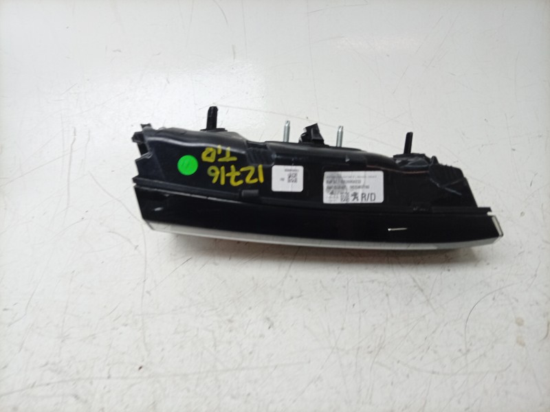 Recambio de piloto trasero derecho interior para peugeot 2008 ii (ud_, us_, uy_, uj_, ur_, uc_) 1.2 puretech 100 referencia OEM 