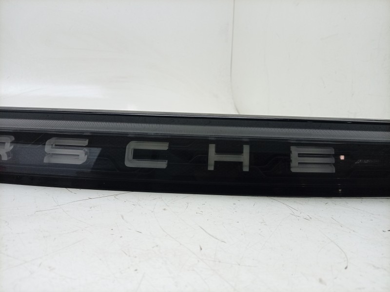 Recambio de piloto trasero central para porsche taycan (y1a) 4s referencia OEM IAM  9J1945081P 