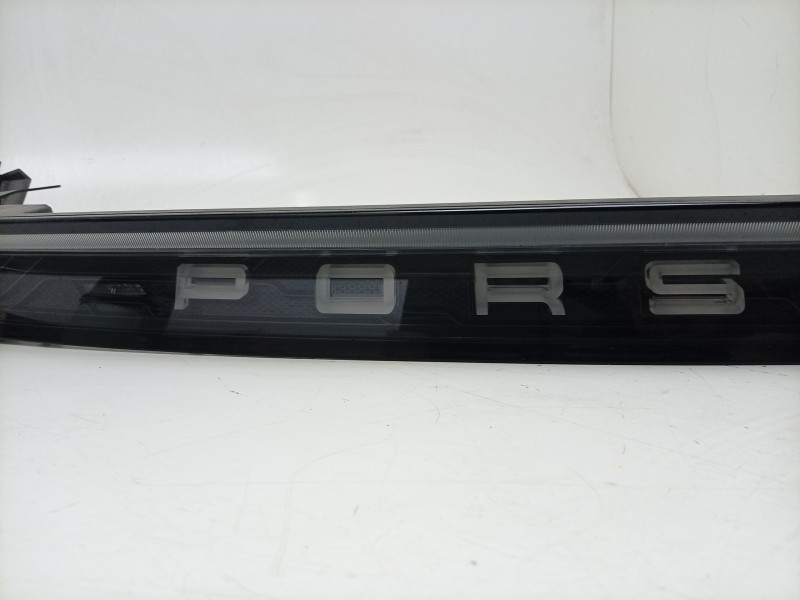 Recambio de piloto trasero central para porsche taycan (y1a) 4s referencia OEM IAM  9J1945081P 