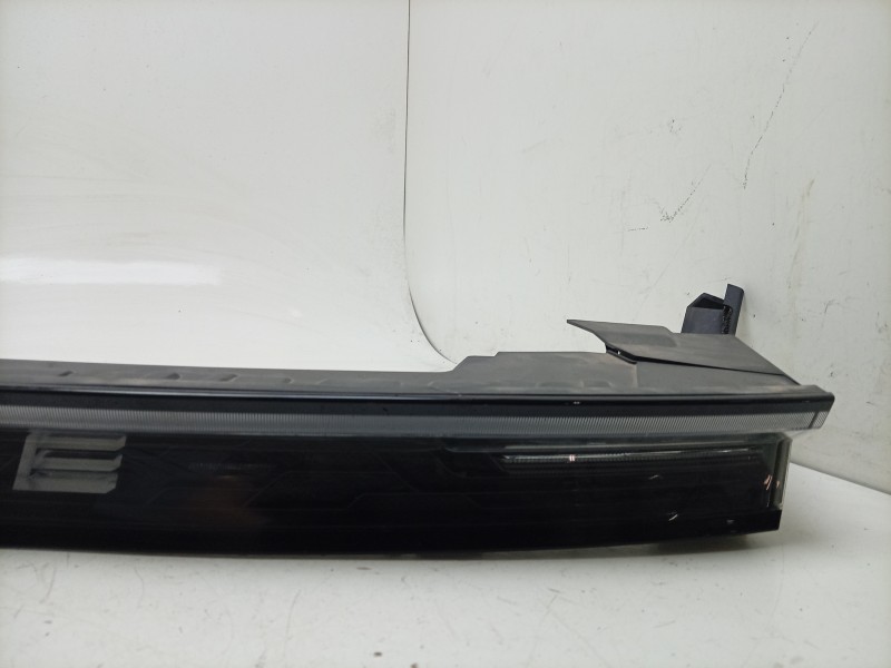 Recambio de piloto trasero central para porsche taycan (y1a) 4s referencia OEM IAM  9J1945081P 