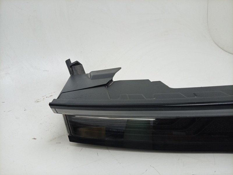 Recambio de piloto trasero central para porsche taycan (y1a) 4s referencia OEM IAM  9J1945081P 
