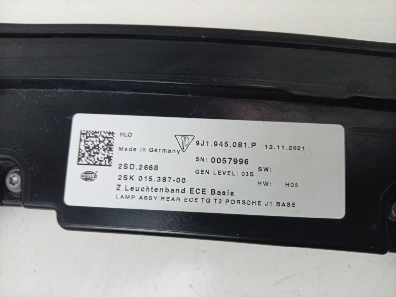 Recambio de piloto trasero central para porsche taycan (y1a) 4s referencia OEM IAM  9J1945081P 