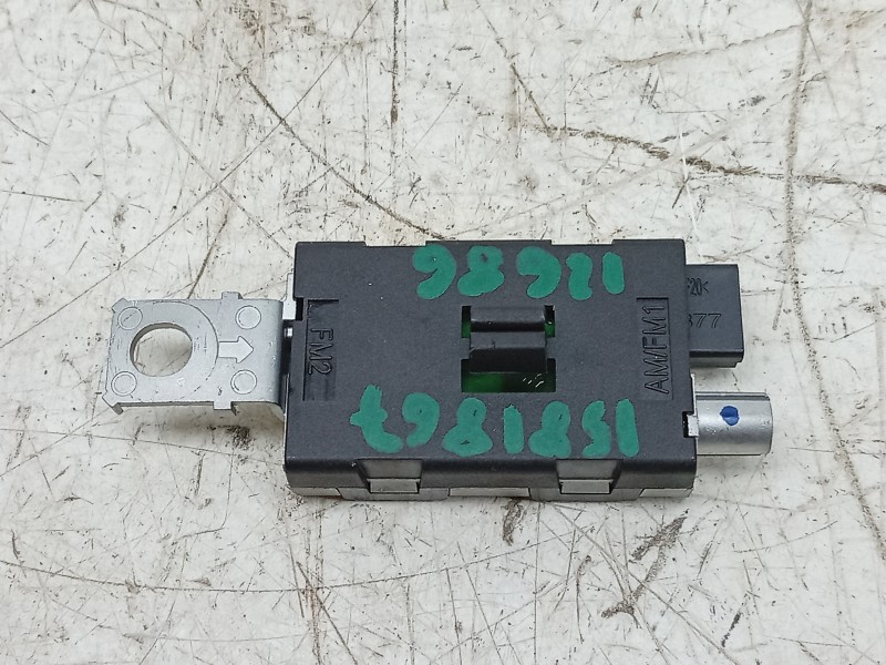 Recambio de amplificador de antena para peugeot 208 5p allure hybrid 110 edcs6 referencia OEM IAM  9833140080 