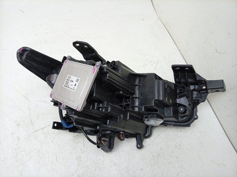 Recambio de faro izquierdo para mazda 3 hatchback (bp) 2.0 skyactiv-g m hybrid referencia OEM IAM  BCNM51040J 