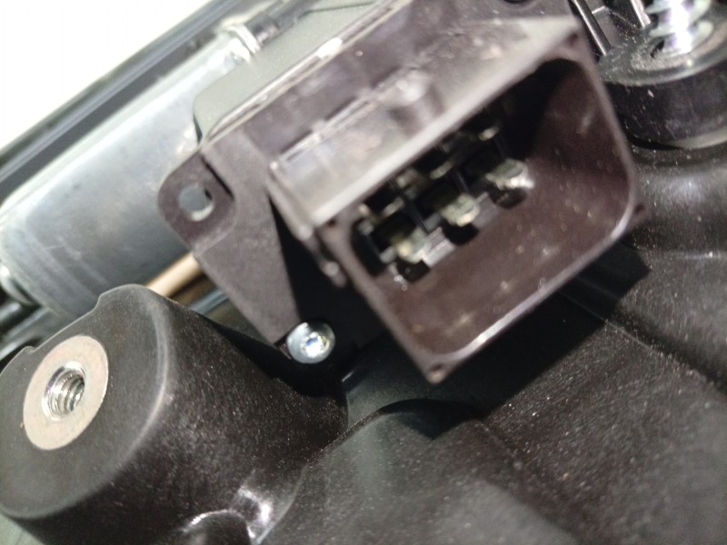 Recambio de elevalunas trasero izquierdo para maserati grecale gt mild hybrid q4 referencia OEM IAM  06701812080 