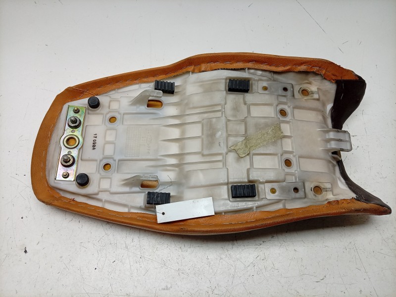 Recambio de asiento para suzuki gsf bandit gsf 600 bandit (wva8) referencia OEM IAM  4510031F02BH4 