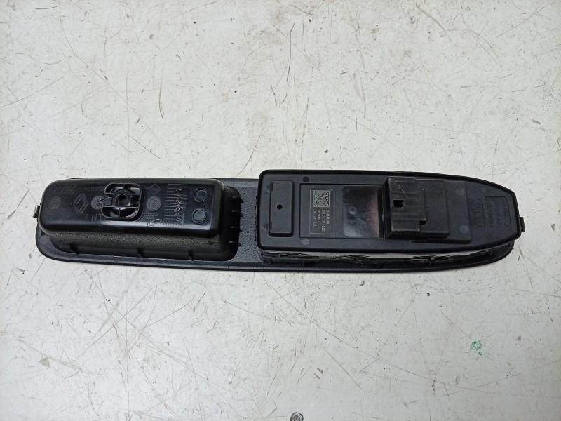 Recambio de mando elevalunas delantero izquierdo para renault 5 e-tech 150 referencia OEM IAM  254106699R 