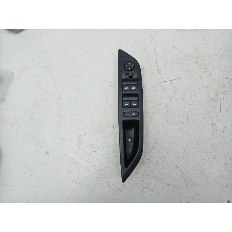 Recambio de mando elevalunas delantero izquierdo para peugeot 208 5p allure hybrid 110 edcs6 referencia OEM IAM  98349233ZD 1060