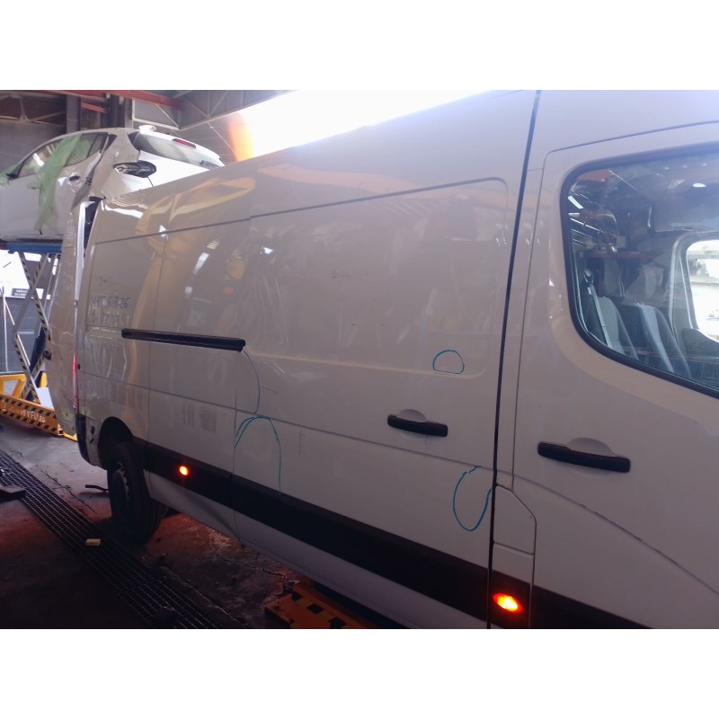 Recambio de puerta lateral corredera derecha para renault master iii furgoneta (fv) 2.3 dci 150 fwd (fv0f, fv03) referencia OEM 