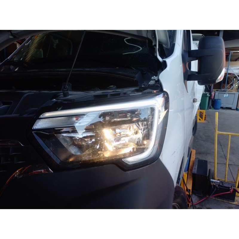 Recambio de faro izquierdo para renault master iii furgoneta (fv) 2.3 dci 150 fwd (fv0f, fv03) referencia OEM IAM   
