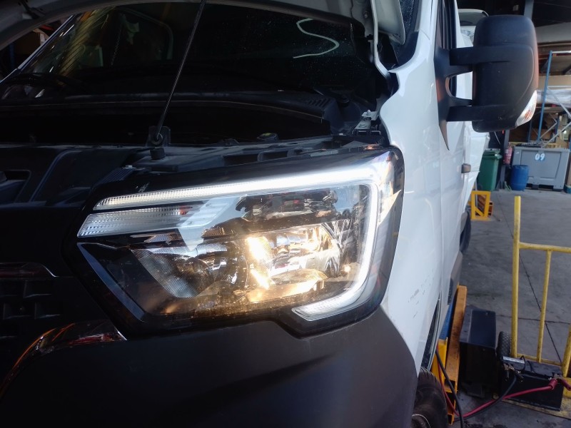 Recambio de faro izquierdo para renault master iii furgoneta (fv) 2.3 dci 150 fwd (fv0f, fv03) referencia OEM IAM   