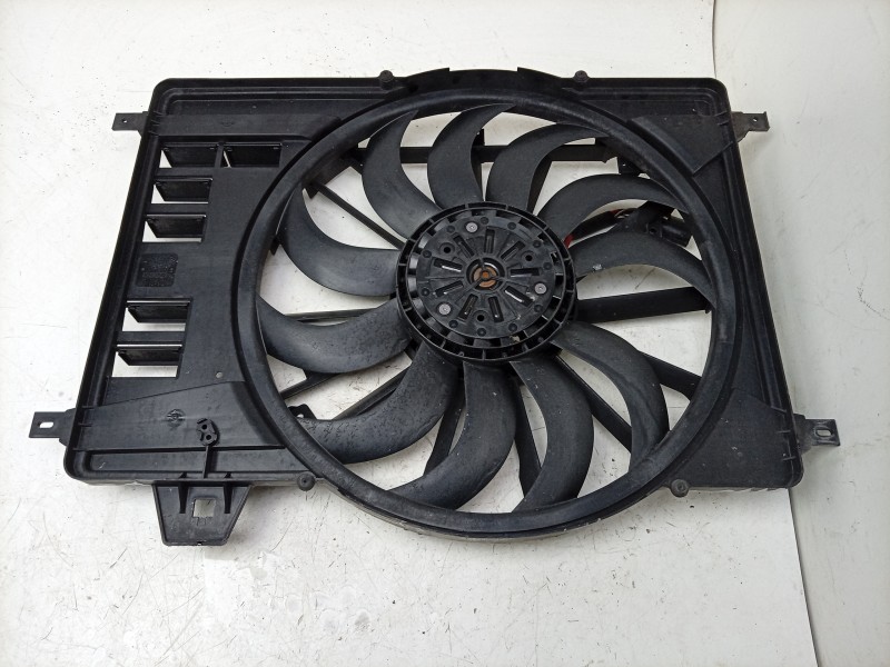 Recambio de electroventilador para land rover discovery sport (l550) 2.0 d 4x4 referencia OEM IAM  GJ328C607BC LR036F001/470079