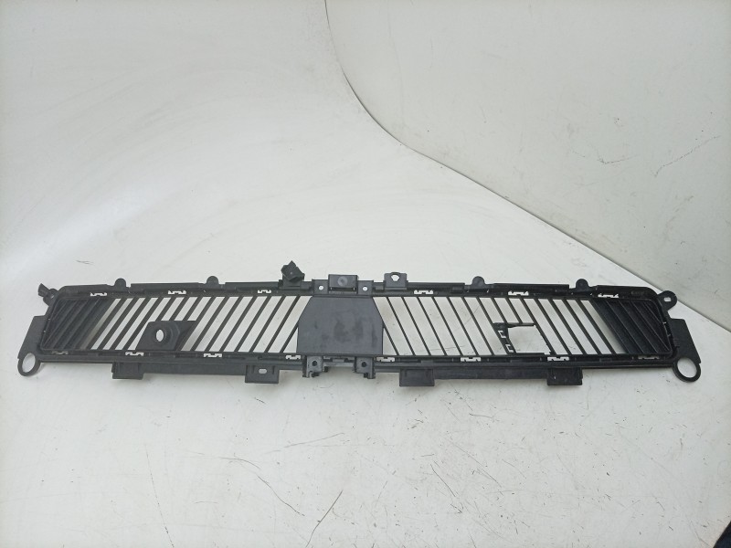 Recambio de rejilla delantera para renault 5 e-tech 150 referencia OEM IAM  622546102R 