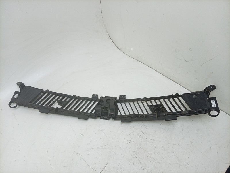 Recambio de rejilla delantera para renault 5 e-tech 150 referencia OEM IAM  622546102R 