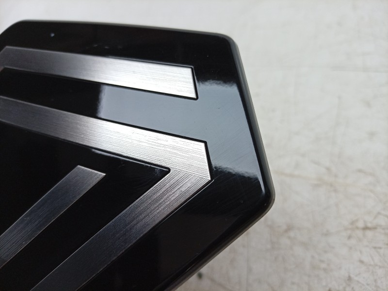 Recambio de emblema para renault 5 e-tech 150 referencia OEM IAM  628901466R 