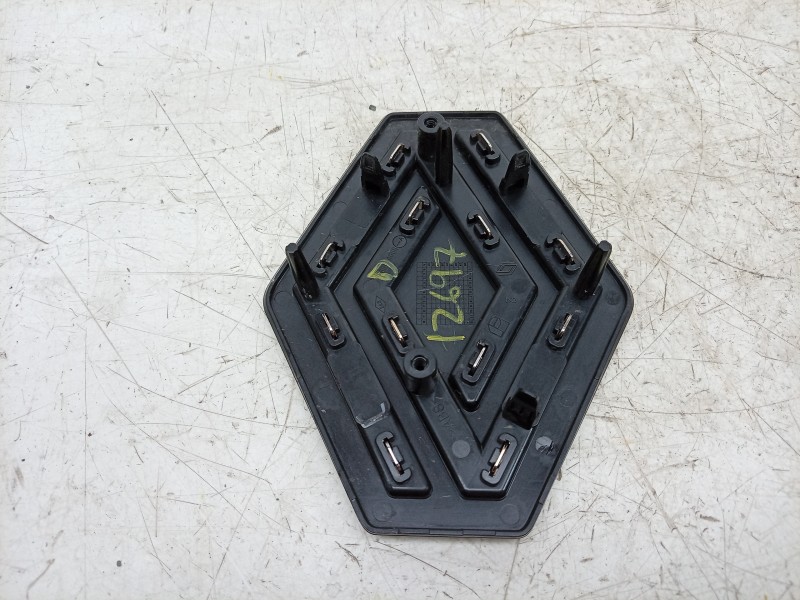 Recambio de emblema para renault 5 e-tech 150 referencia OEM IAM  628901466R 