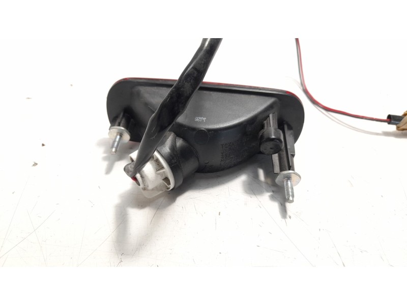 Recambio de piloto trasero central para suzuki vitara 1.6 ddis comfort 4x4 referencia OEM IAM 3657062J0 108851319 