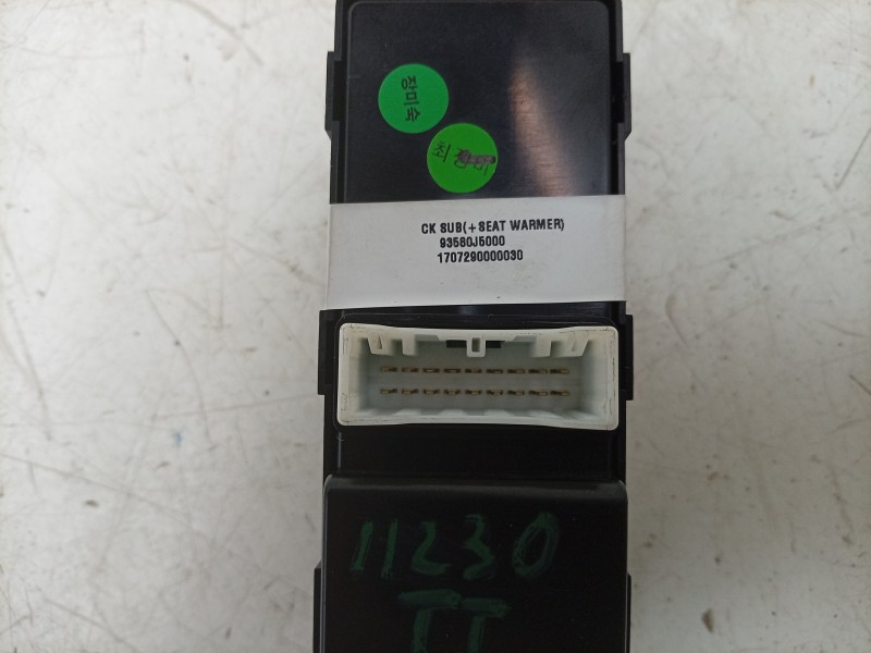 Recambio de mando elevalunas trasero izquierdo para kia stinger (ck) 2.0 tgdi cat referencia OEM IAM  93580J5000 