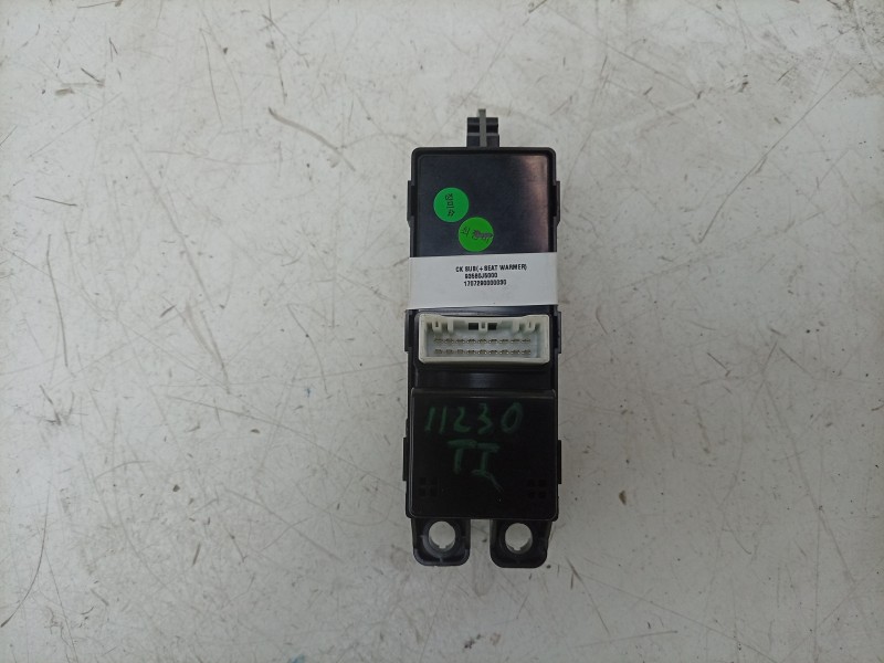 Recambio de mando elevalunas trasero izquierdo para kia stinger (ck) 2.0 tgdi cat referencia OEM IAM  93580J5000 