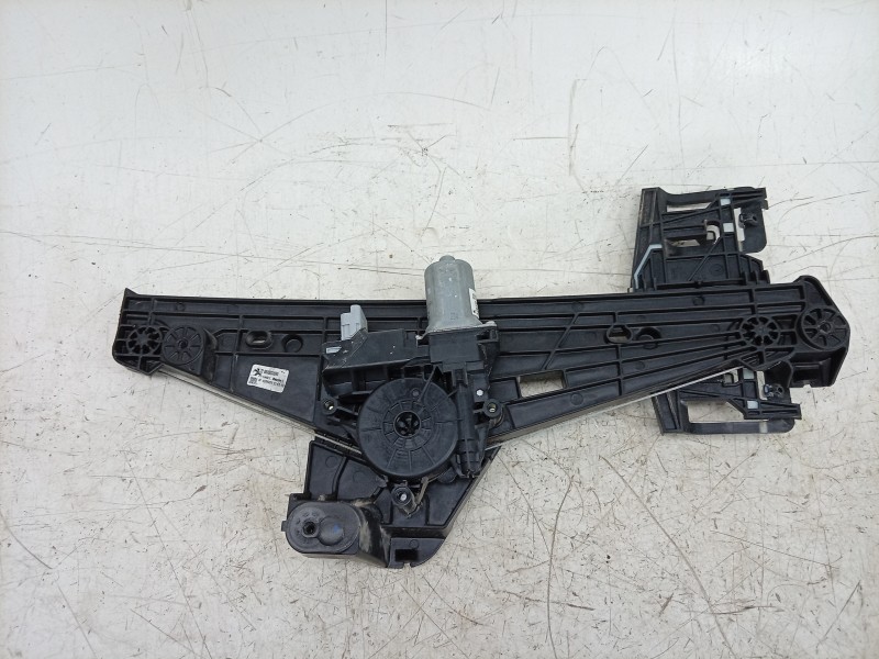 Recambio de elevalunas trasero izquierdo para peugeot 2008 ii (ud_, us_, uy_, uj_, ur_, uc_) 1.2 puretech 100 referencia OEM IAM