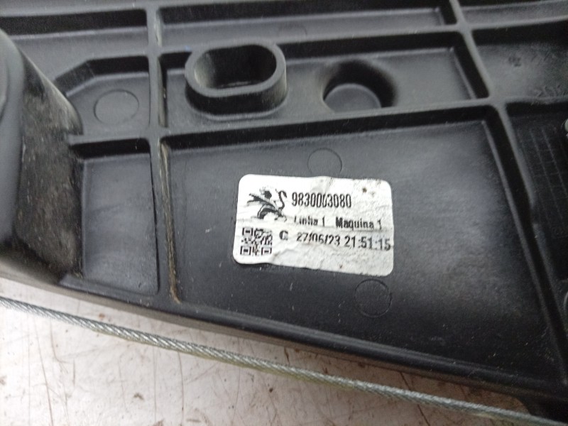 Recambio de elevalunas trasero izquierdo para peugeot 2008 ii (ud_, us_, uy_, uj_, ur_, uc_) 1.2 puretech 100 referencia OEM IAM
