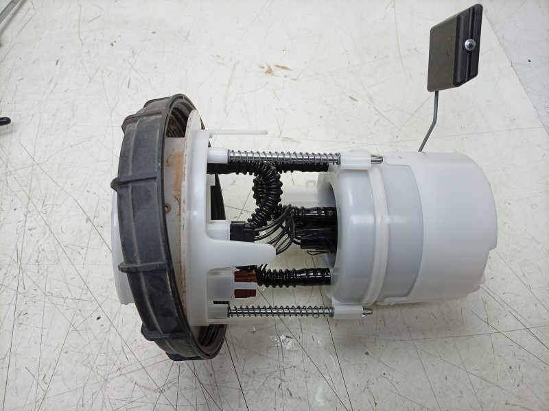 Recambio de bomba combustible para peugeot 2008 ii (ud_, us_, uy_, uj_, ur_, uc_) 1.2 puretech 100 referencia OEM IAM  985112718