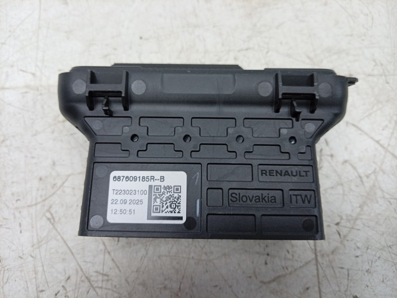 Recambio de rejilla aireadora para renault 5 e-tech 150 referencia OEM IAM  687609185R 