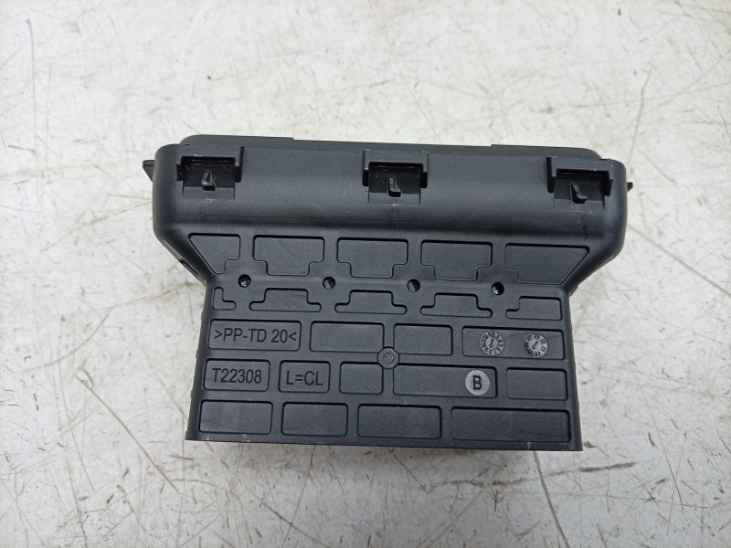 Recambio de rejilla aireadora para renault 5 e-tech 150 referencia OEM IAM  687609185R 