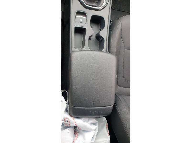 Recambio de apoyabrazos central para hyundai tucson (nx) klass 2wd referencia OEM IAM 84660N7200NNB  