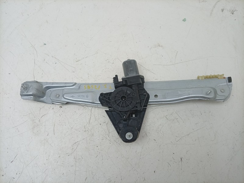 Recambio de elevalunas trasero izquierdo para dacia sandero iii 1.0 tce 90 eco-g referencia OEM IAM  827217099R 