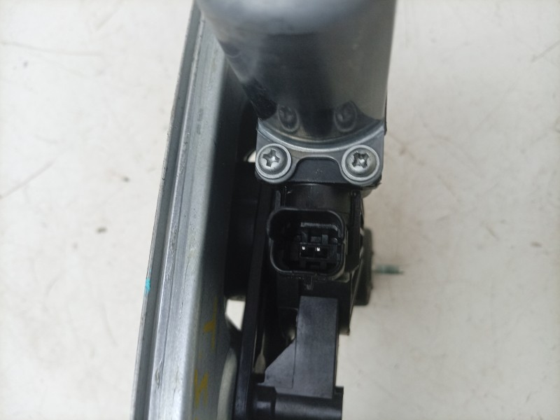 Recambio de elevalunas trasero izquierdo para dacia sandero iii 1.0 tce 90 eco-g referencia OEM IAM  827217099R 