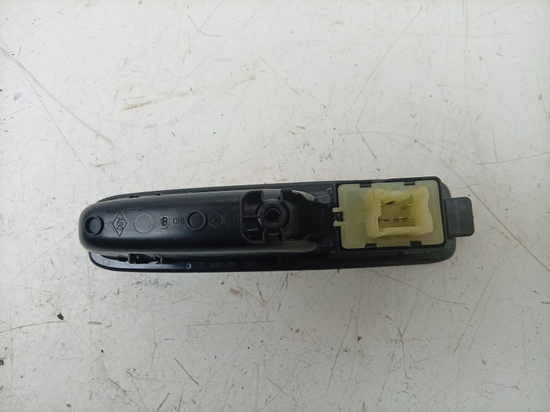 Recambio de mando elevalunas trasero izquierdo para dacia sandero iii 1.0 tce 90 eco-g referencia OEM IAM  254118439R 