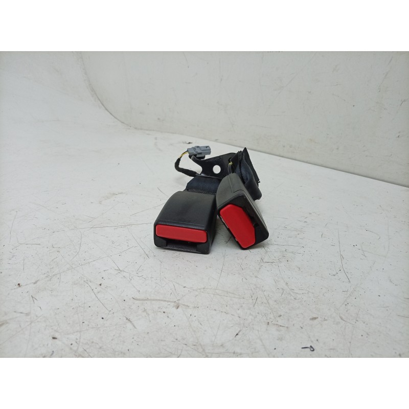 Recambio de enganche cinturon trasero central para dacia sandero iii 1.0 tce 90 eco-g referencia OEM IAM  878164707R 