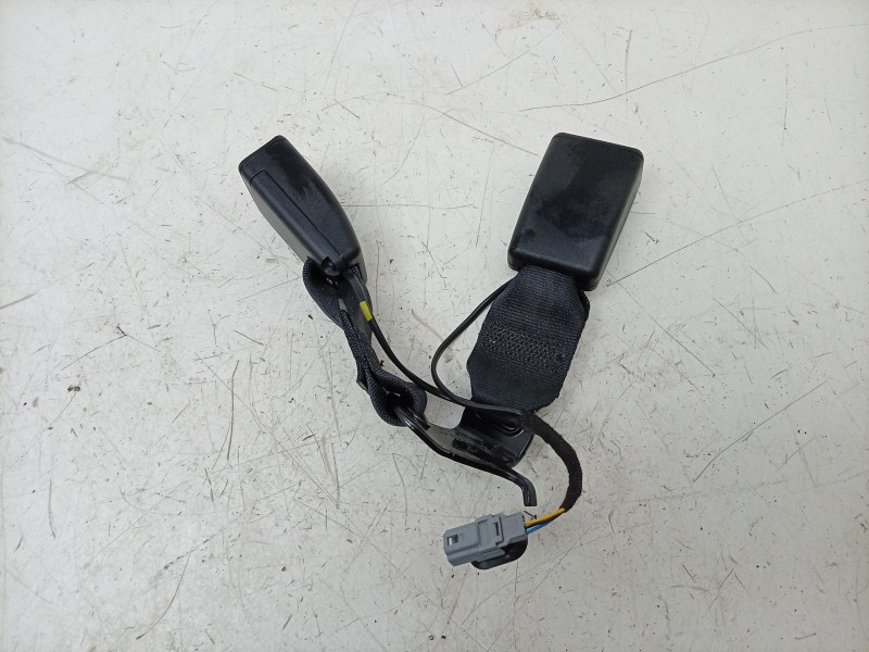 Recambio de enganche cinturon trasero central para dacia sandero iii 1.0 tce 90 eco-g referencia OEM IAM  878164707R 