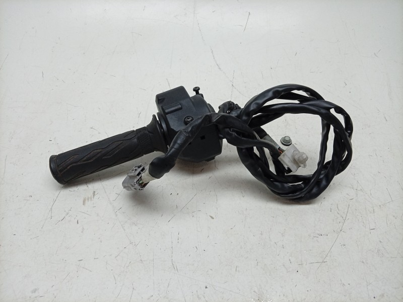 Recambio de piña luces derecha para suzuki gsx-s 1000 referencia OEM IAM  3720048KA0 