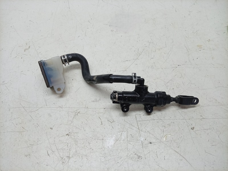 Recambio de bomba freno trasera para suzuki gsx-s 1000 referencia OEM IAM  6960047H31000 