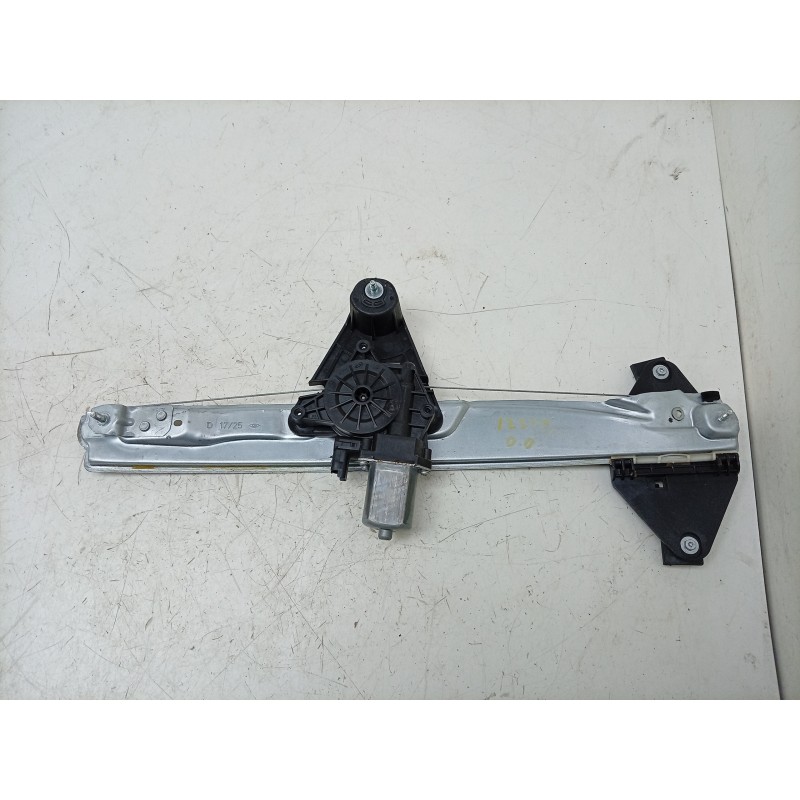 Recambio de elevalunas delantero derecho para dacia sandero iii 1.0 tce 90 eco-g referencia OEM IAM  807206015R 