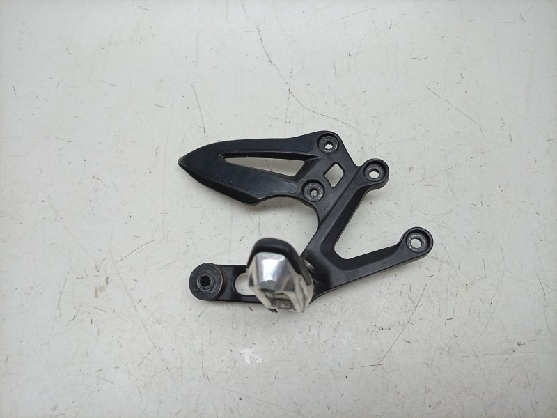 Recambio de estribera derecha para suzuki gsx-s 1000 referencia OEM IAM  4351635F20000 