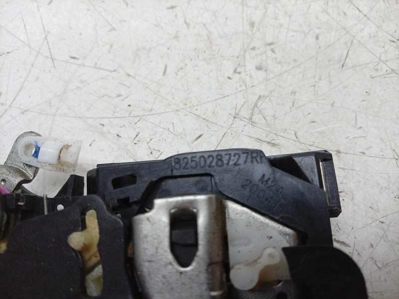 Recambio de cerradura puerta trasera derecha para dacia sandero ii (b8_) 1.0 sce 75 (b8jc, b8jd) referencia OEM IAM  825028727R 