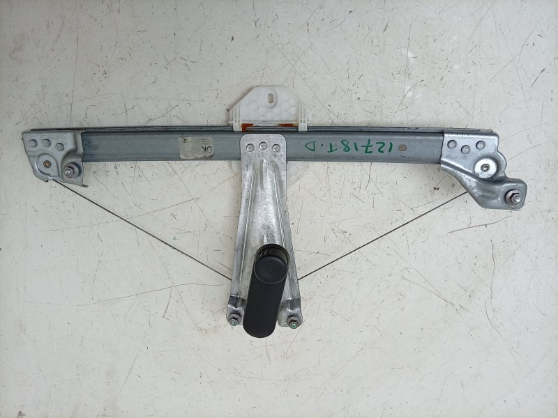 Recambio de elevalunas trasero derecho para dacia sandero ii (b8_) 1.0 sce 75 (b8jc, b8jd) referencia OEM IAM  827203131R 