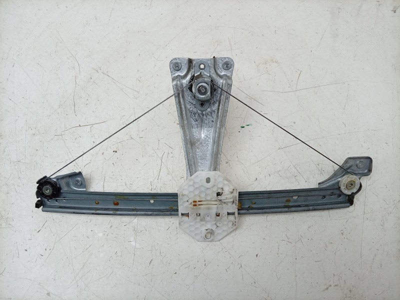 Recambio de elevalunas trasero derecho para dacia sandero ii (b8_) 1.0 sce 75 (b8jc, b8jd) referencia OEM IAM  827203131R 