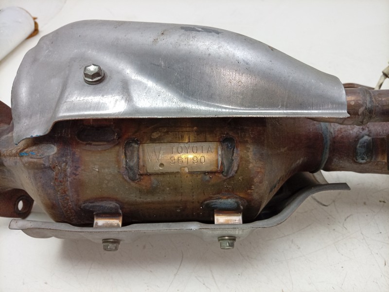 Recambio de catalizador para lexus is iii (_e3_) 300h (ave30_) referencia OEM IAM 2505136190 2505136190 